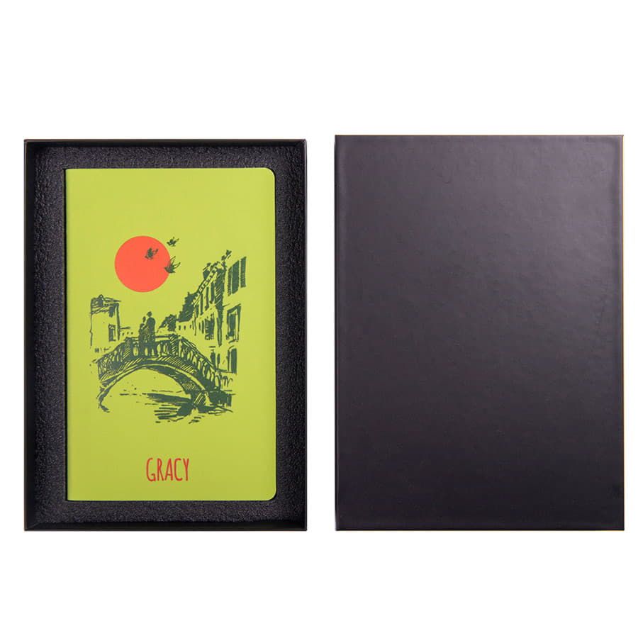 Коробка подарочная с ложементом для ежедневника размером 13*21 см