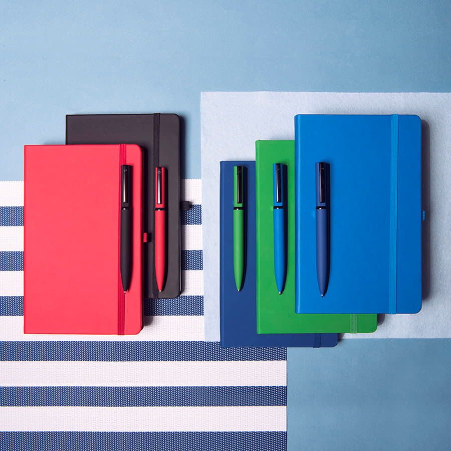 Бизнес-блокнот А5  "Silky", красный,  твердая обложка,  в клетку